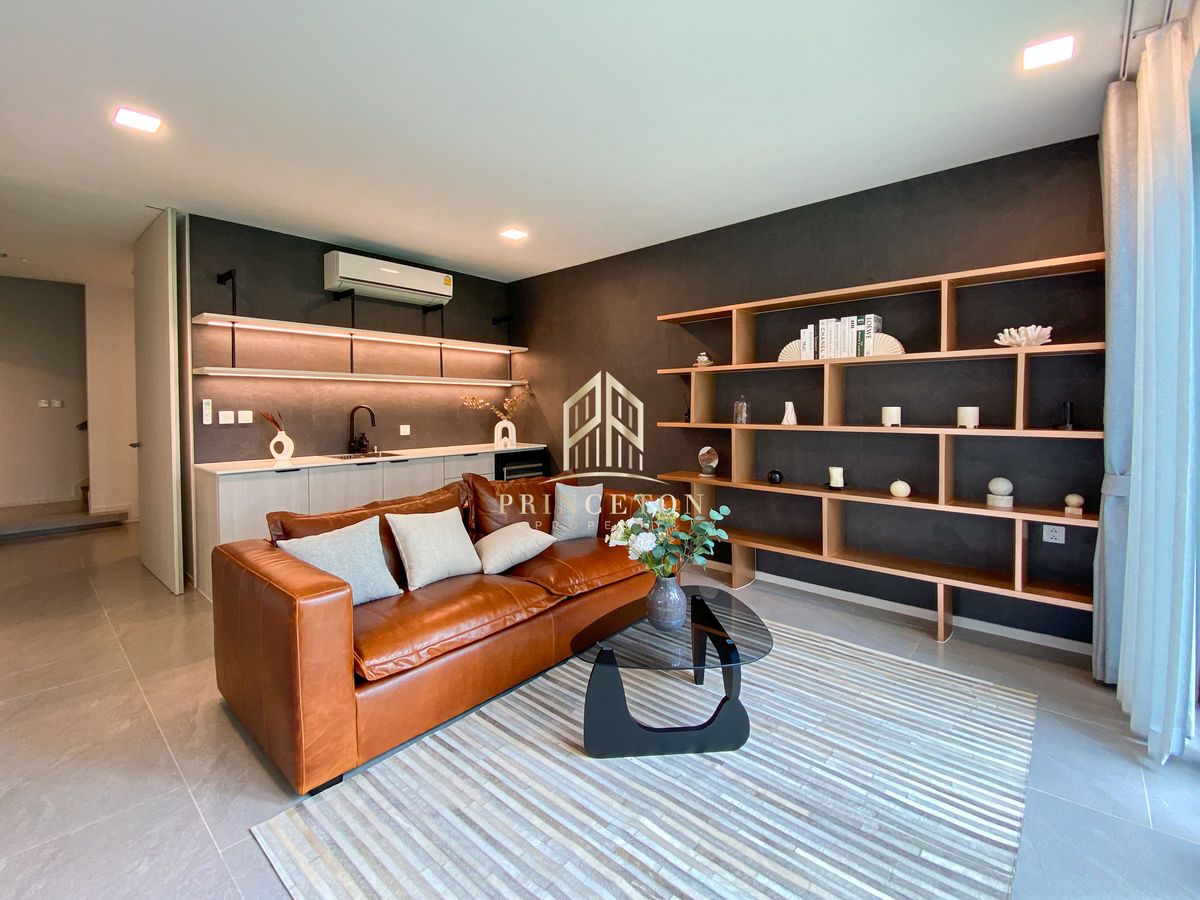 HousePattanakan, Srinakarin : Luxury Home for Sale or Rent at VIVE Krungthep Kreetha Comes with a Private Swimming Pool 📞092-4252445