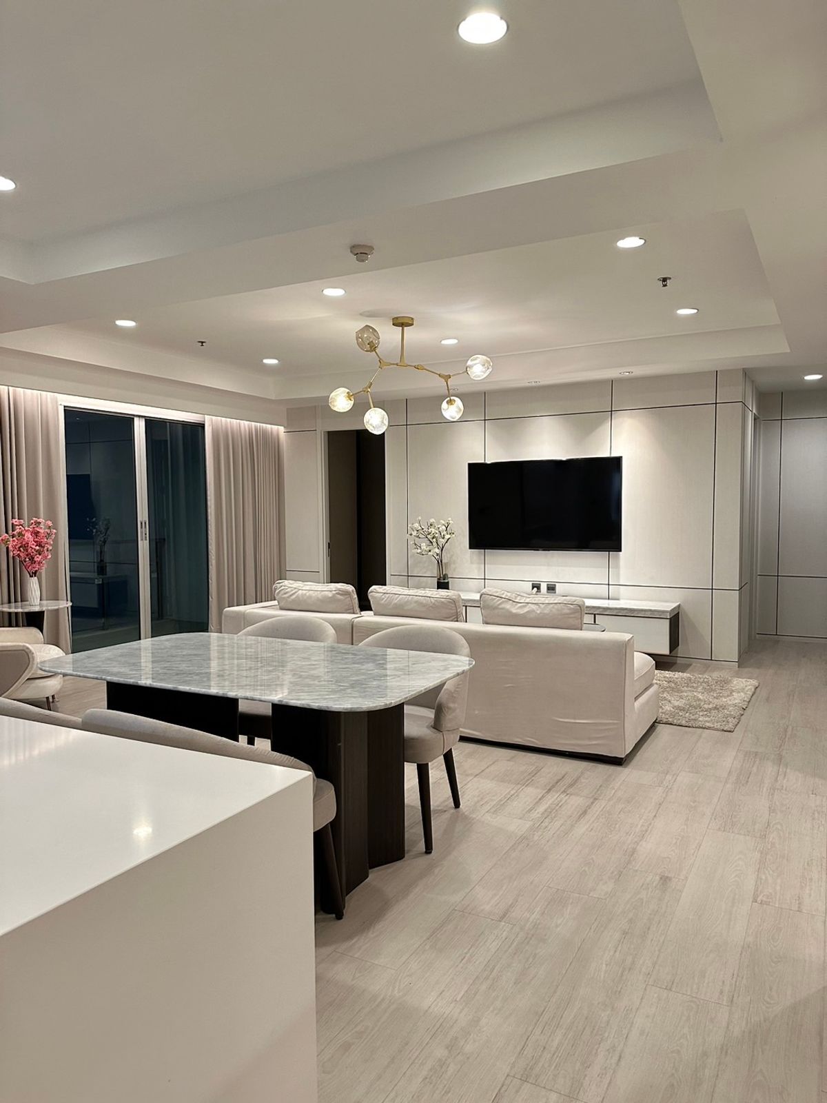 ให้เช่าคอนโดสุขุมวิท อโศก ทองหล่อ : ห้เช่า Nusasiri Grand Condo – เชื่อม BTS เอกมัยด้วย Skywalk เดินทางสะดวก