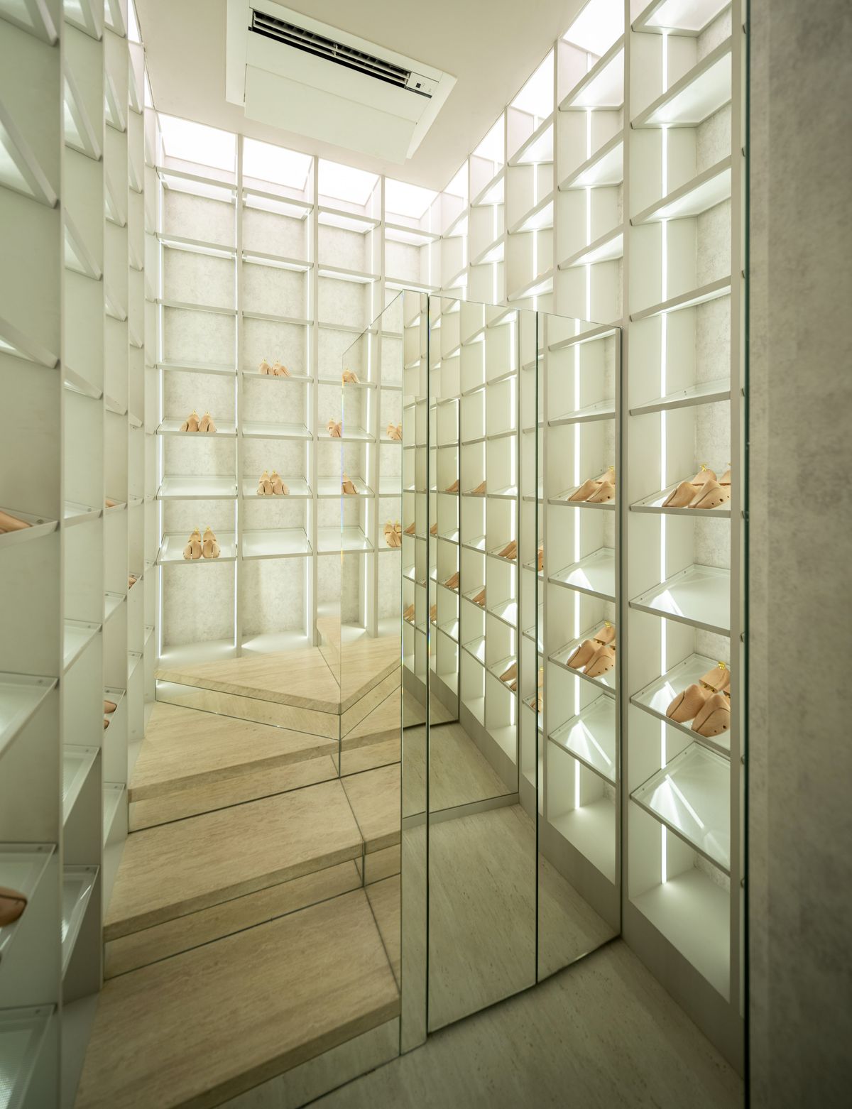 For SaleHouseBang Sue, Wong Sawang, Tao Pun : 3 -storey detached house for sale. Sonle Residences project (Sunle Residence), Ratchadaphisek, near MRT Wongsawang, only 900 meters, with a large private pool and a large Courtyard.