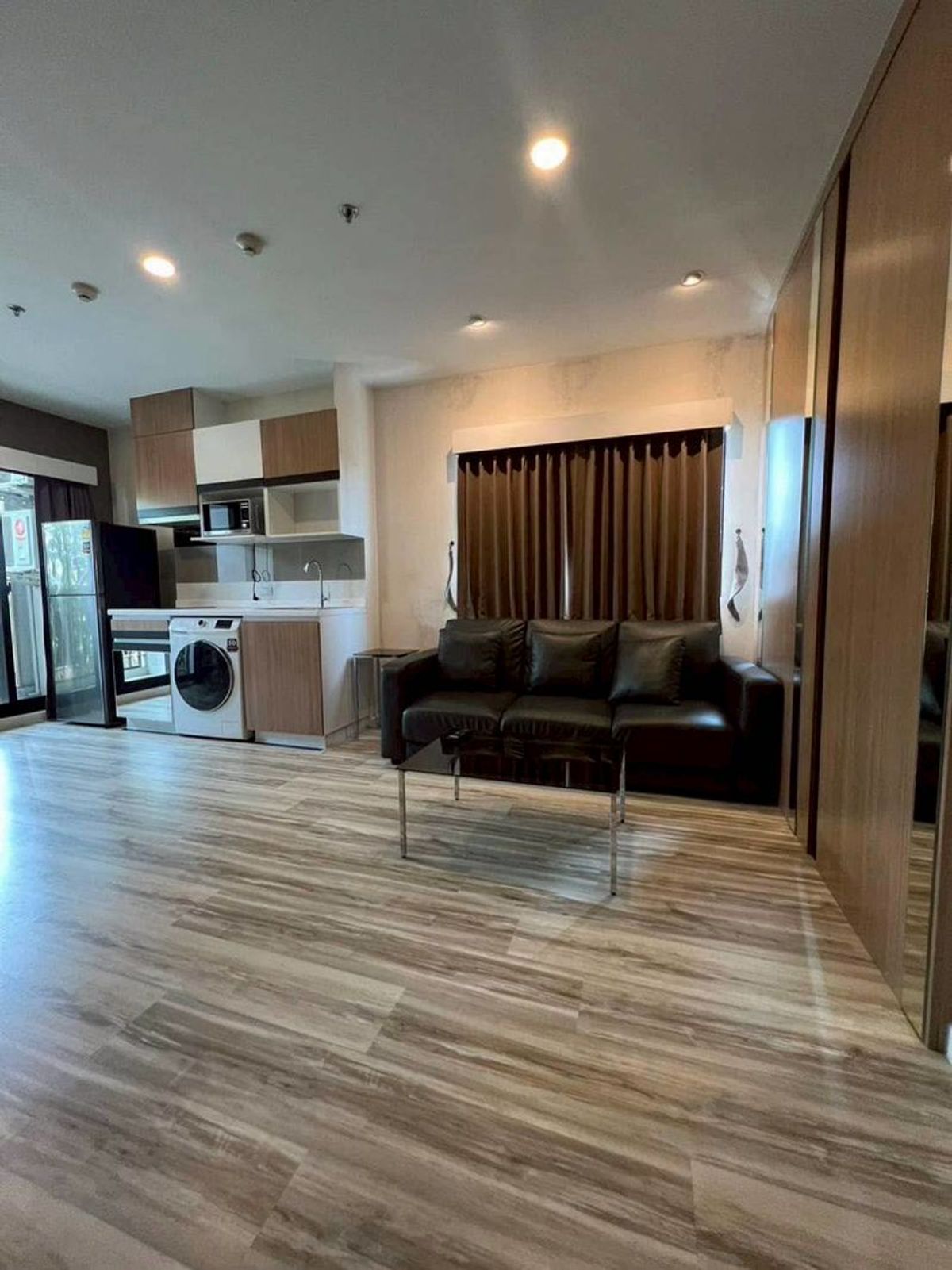 For RentCondoSriracha Laem Chabang Ban Bueng : Plus Condo for rent, great value, complete decoration with a fir near the Assumption Sriracha School.
