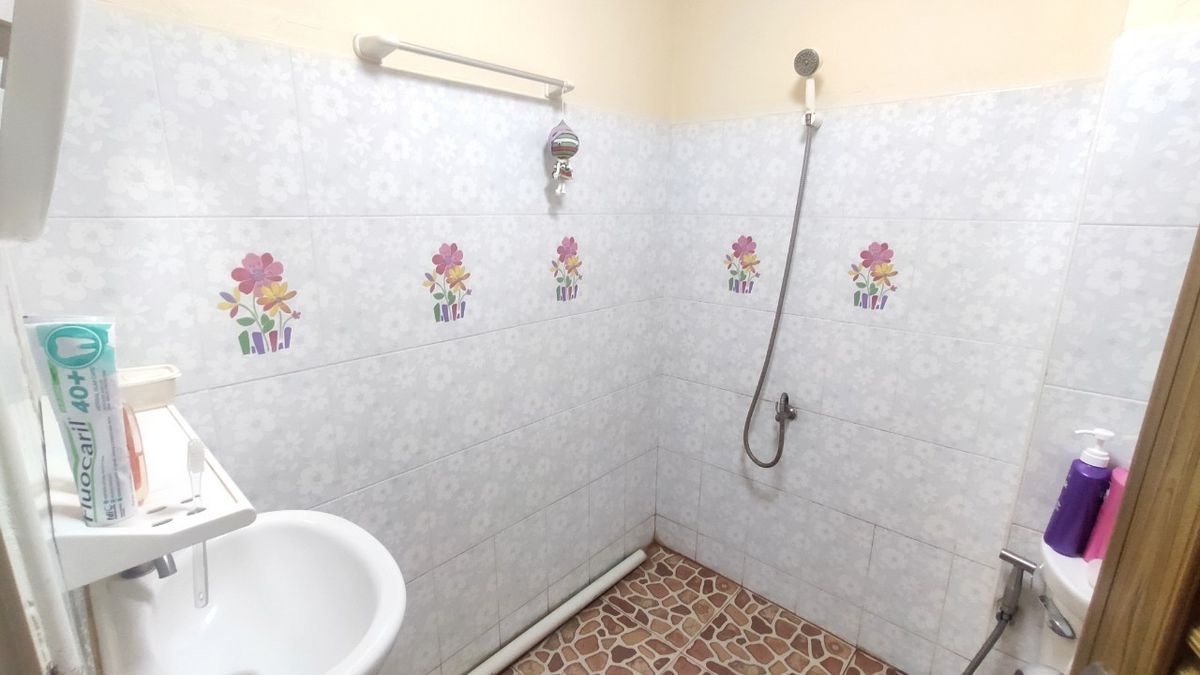 For RentShop HouseMin Buri, Romklao : Divided for rent, 1-2 floors, commercial buildings Next to Ramkhamhaeng Road Next to the Orange Line Nom Klao Station Near Triam Udom Suksa School, Size 20.3 square wah, 2 bedrooms, 2 bathrooms, Saphan Sung Subdistrict, Saphan Sung District, Bangkok