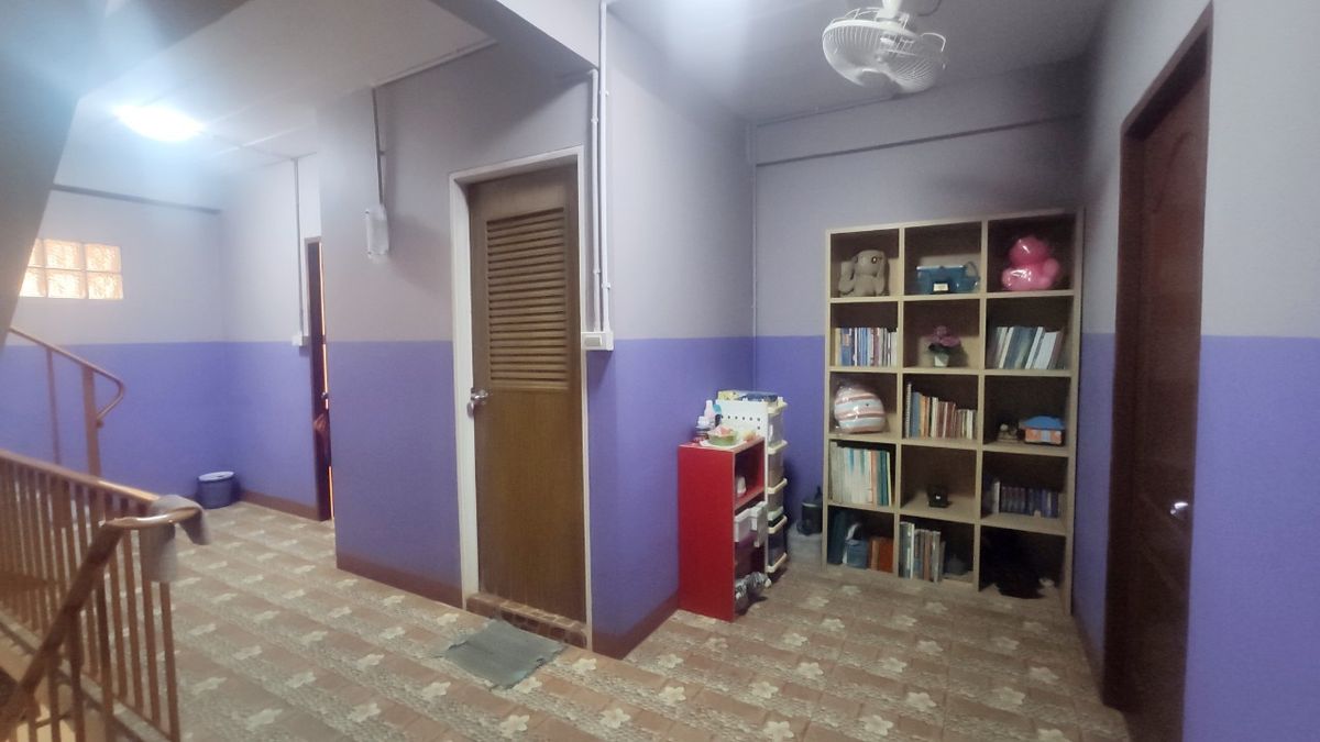 For RentShop HouseMin Buri, Romklao : Divided for rent, 1-2 floors, commercial buildings Next to Ramkhamhaeng Road Next to the Orange Line Nom Klao Station Near Triam Udom Suksa School, Size 20.3 square wah, 2 bedrooms, 2 bathrooms, Saphan Sung Subdistrict, Saphan Sung District, Bangkok