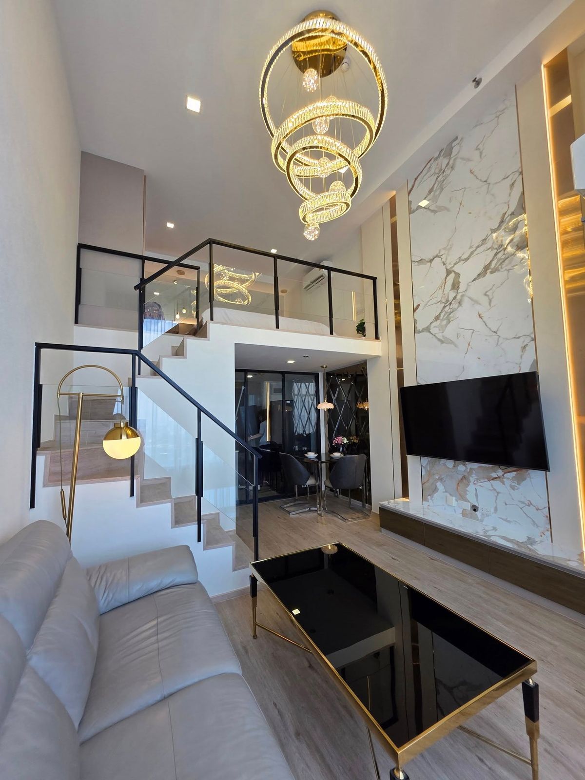 ให้เช่าคอนโดพัฒนาการ ศรีนครินทร์ : ⭐️ The Rich Rama 9 - Srinakarin ⭐️ Loft Duplex  แต่งหรูจัดเต็ม  เฟอร์นิเจอร์และเครื่องใช้ไฟฟ้าครบ