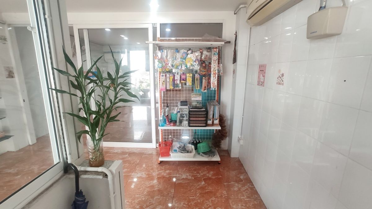 For RentShop HouseMin Buri, Romklao : Divided for rent, 1-2 floors, commercial buildings Next to Ramkhamhaeng Road Next to the Orange Line Nom Klao Station Near Triam Udom Suksa School, Size 20.3 square wah, 2 bedrooms, 2 bathrooms, Saphan Sung Subdistrict, Saphan Sung District, Bangkok