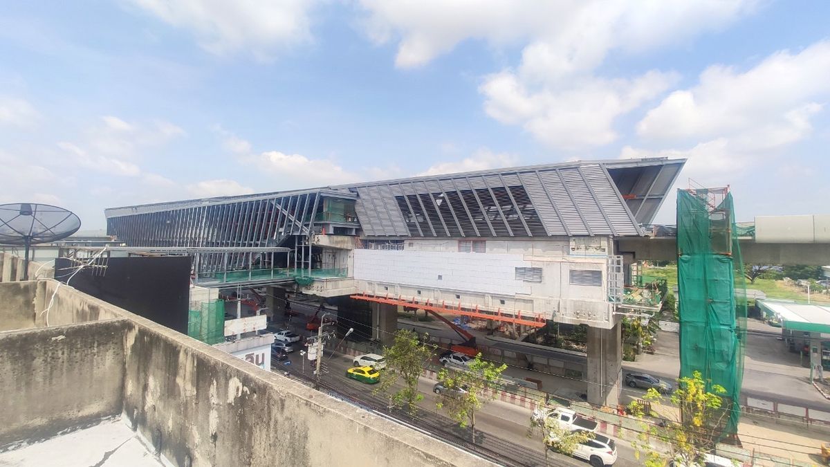 For RentShop HouseMin Buri, Romklao : Divided for rent, 1-2 floors, commercial buildings Next to Ramkhamhaeng Road Next to the Orange Line Nom Klao Station Near Triam Udom Suksa School, Size 20.3 square wah, 2 bedrooms, 2 bathrooms, Saphan Sung Subdistrict, Saphan Sung District, Bangkok