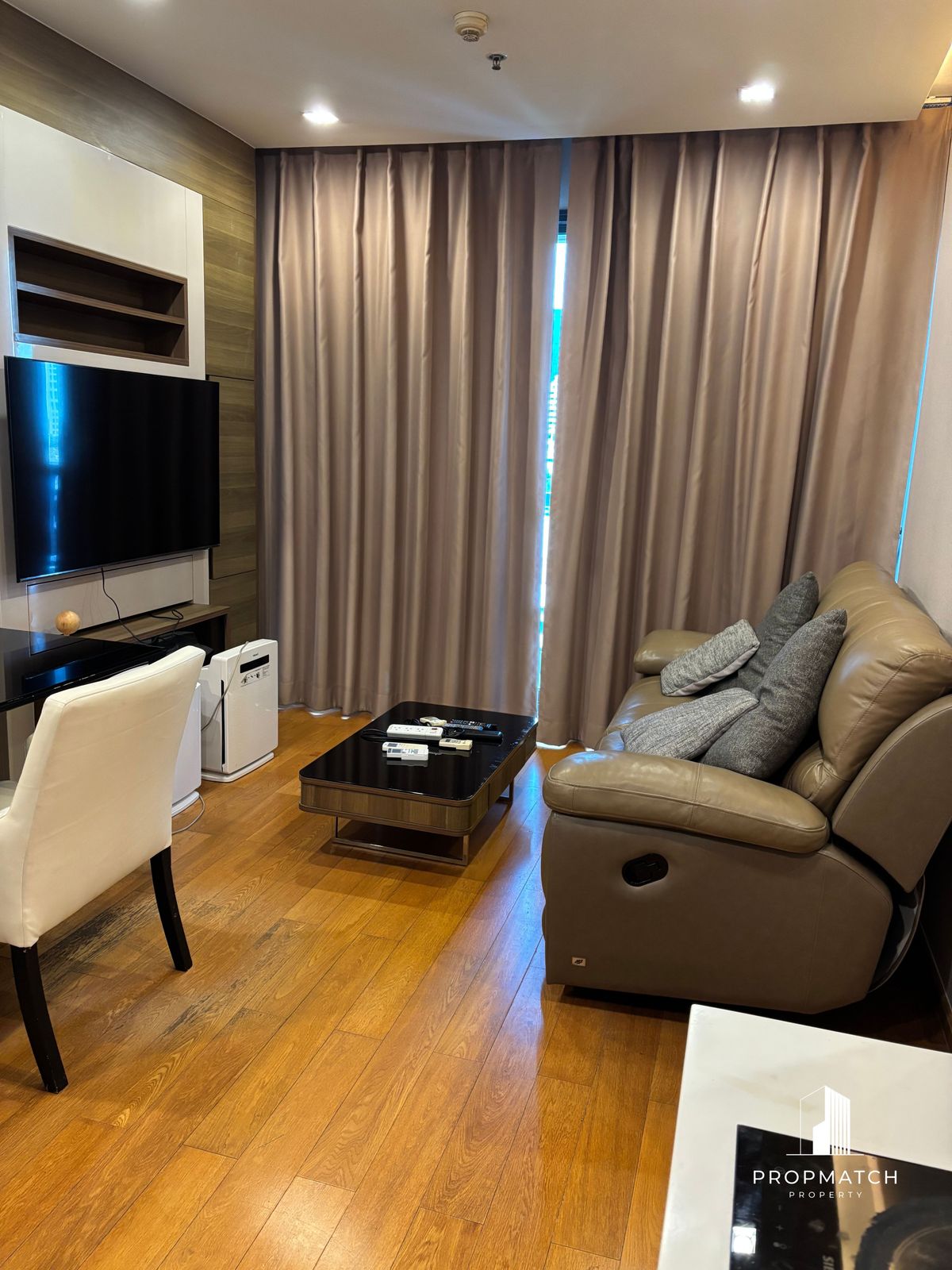ให้เช่าคอนโดสาทร นราธิวาส : ✨Flash Deal ✨The Address Sathorn( 2Bed 2Bath 66SQM.) แต่งครบพร้อมอยู่ !! เพียง 42,000บาทต่อเดือน Tel.0981315848 @propmatch