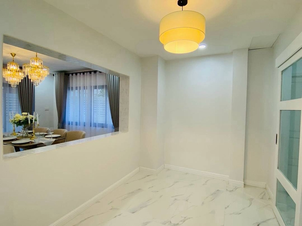 ขายบ้านเสรีไทย-นิด้า : อารีนา การ์เด้นท์ ขาย บ้านสวย ใหม่กริบ โลเกชั่น เสรีไทย-สวนสยาม 