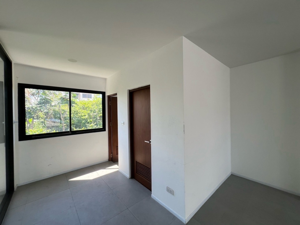 For RentHome OfficeOnnut, Udomsuk : Rental home office, single building, 3.5 floors, Udomsuk - Bang Na, Bangkok | 2 parking spaces | Rental business and register a broken company
