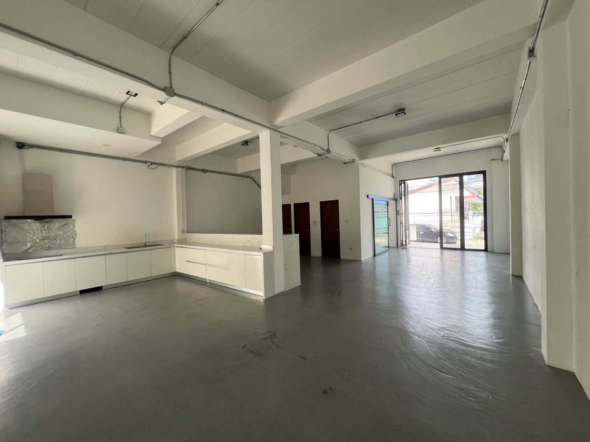 For RentHome OfficeOnnut, Udomsuk : Rental home office, single building, 3.5 floors, Udomsuk - Bang Na, Bangkok | 2 parking spaces | Rental business and register a broken company