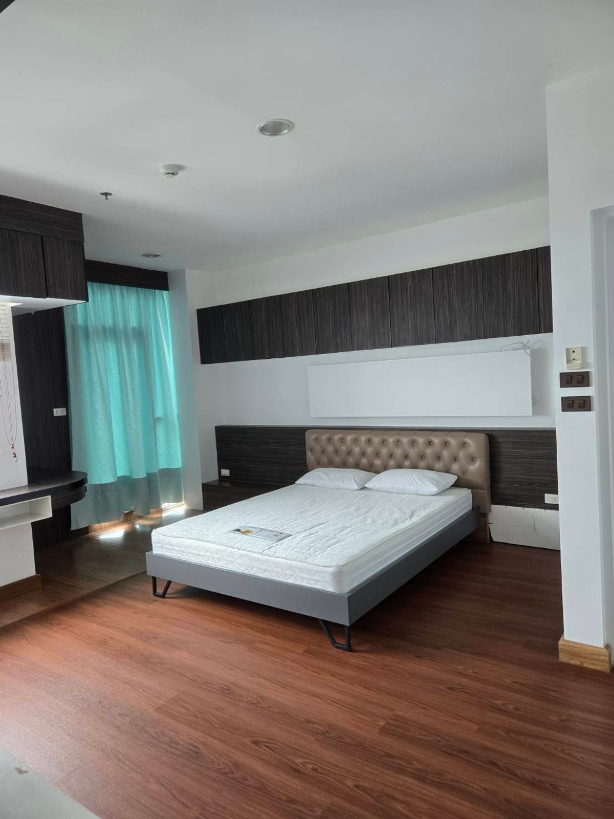 คอนโดสาทร นราธิวาส : NEW 2 BEDROOMS ONLY A MINUTES TO SKY TRAIN ST. LOUIS Ready to move-in