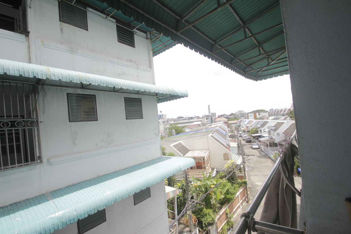 ขายอาคารพาณิชย์สาทร นราธิวาส : อาคารพาณิชย์แฉล้มนิมิตร เจริญกรุง พระราม3 ริมถนน2ห้องคู่ ห้องมุมปากซอยสุดประเสริฐ1 หน้าหมู่บ้านศรีรัชดา ใกล้ทางด่วน สาทร สีลม อยู่อาศัย ค้าขาย ทำสำนักงานได้  