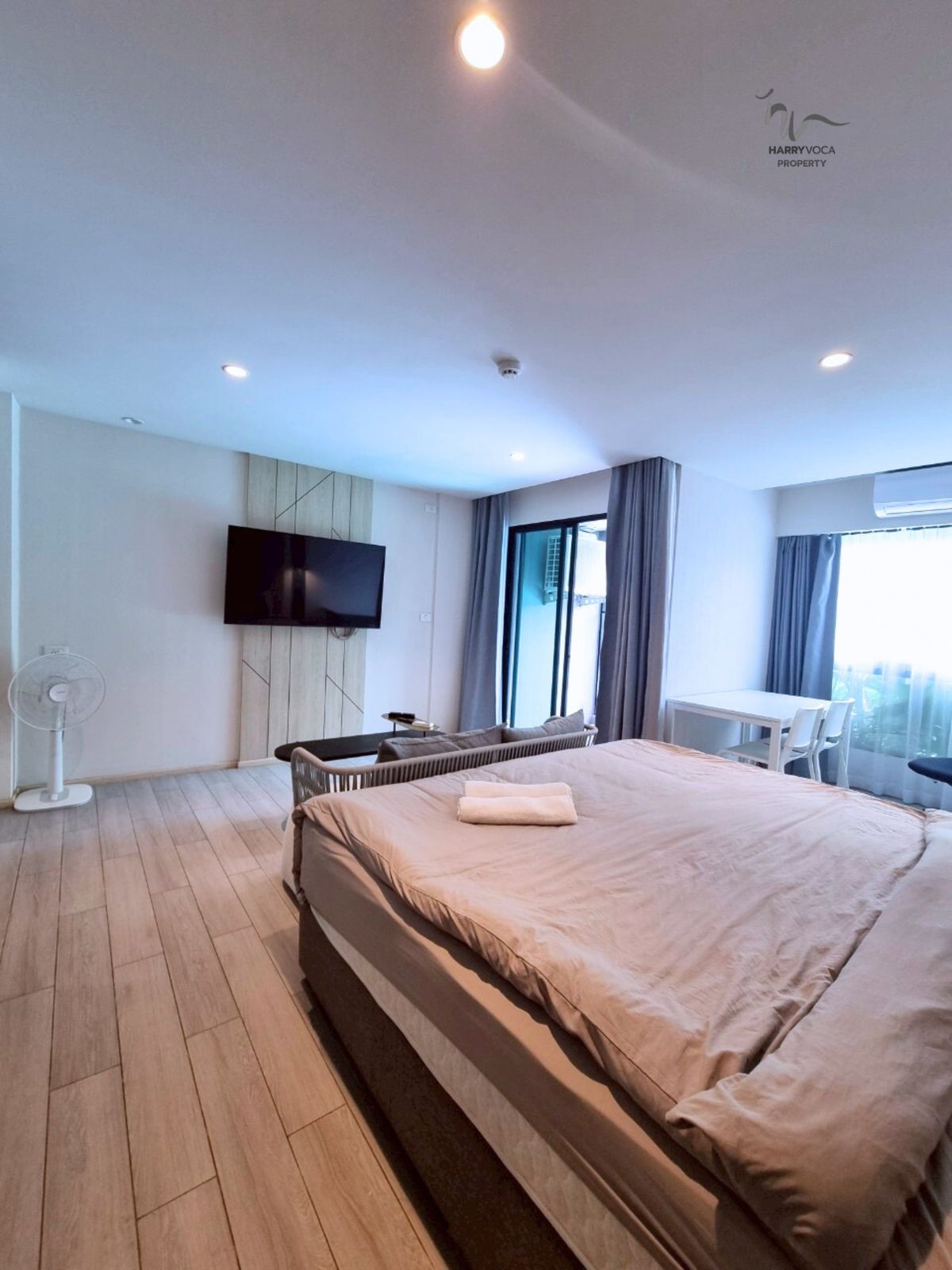 CondoHuahin, Prachuap Khiri Khan, Pran Buri : For Sale & Amp; Ret: Beachfront Pool Access Condo at Carapace-Khao Tao, Hua Hin (Property ID: HV S-109)