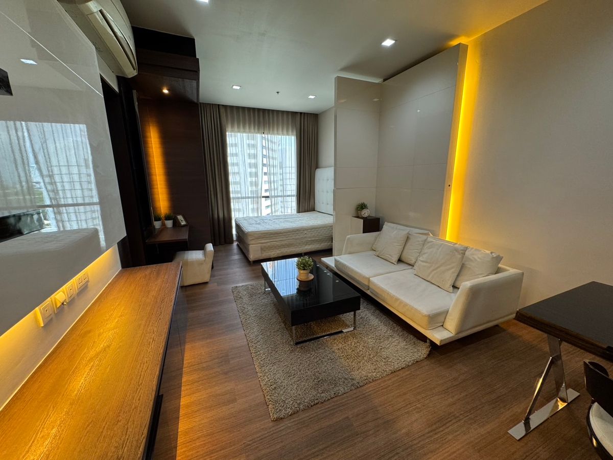 For RentCondoRatchadapisek, Huaikwang, Suttisan : TWP500 (Condo for Rent) Ivy Ampio 1 Bedroom. Closed to Thailand Cultural Centre MRT Station.