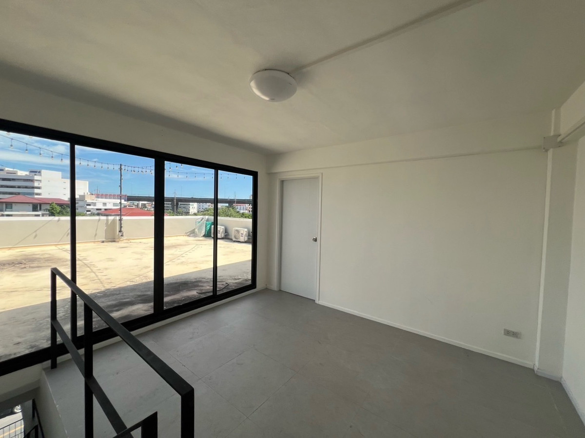 For RentHome OfficeOnnut, Udomsuk : Rental home office, single building, 3.5 floors, Udomsuk - Bang Na, Bangkok | 2 parking spaces | Rental business and register a broken company