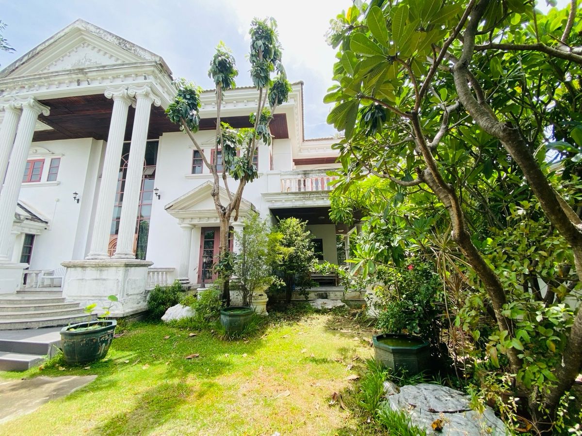 For SaleHouseOnnut, Udomsuk : Selling for only 28.9 million baht, large detached house for sale, 2 alleys intersecting each other. Wachiratham Sathit 44 – Sukhumvit 101/1 Phra Khanong, Bangkok, city center location, near BTS, near BITEC Bangna, True Digital Park and expressway entranc