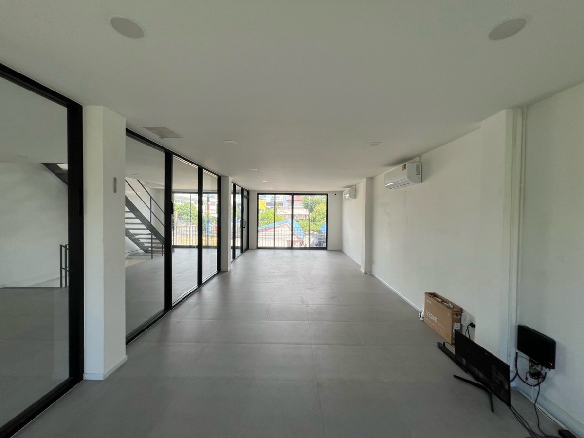 For RentHome OfficeOnnut, Udomsuk : Rental home office, single building, 3.5 floors, Udomsuk - Bang Na, Bangkok | 2 parking spaces | Rental business and register a broken company