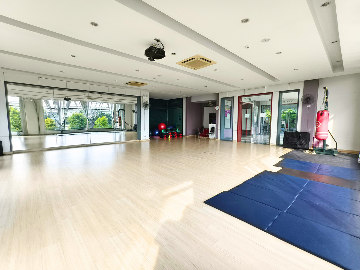 For SaleTownhomeLadkrabang, Suwannaphum Airport : Townhome for sale The Metro Rama 9 18.8 sq.w. 3.7 million baht, not noisy, railway, 3rd floor, 3 bedrooms, 3 bathrooms, 5 minutes to expressway and electric train. Owner selling himself