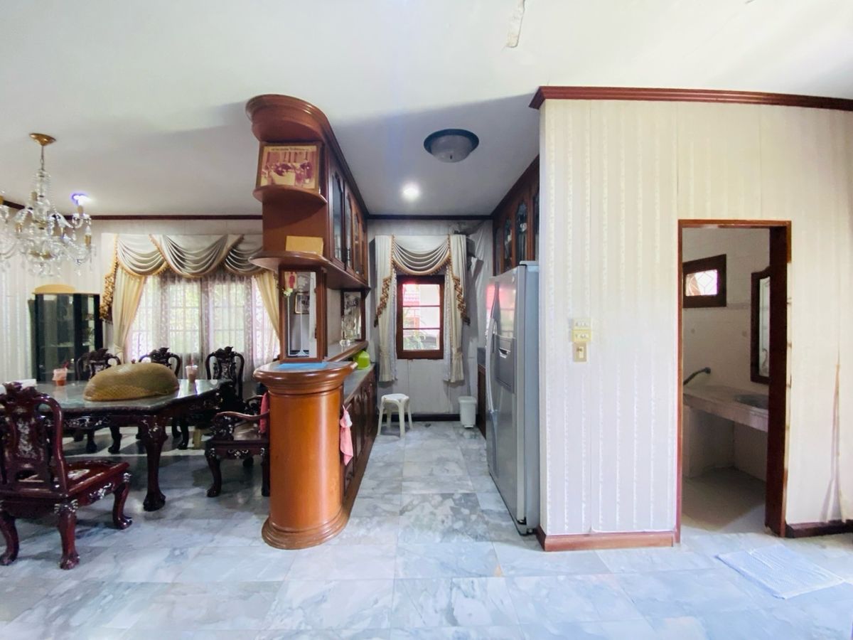 For SaleHouseOnnut, Udomsuk : Selling for only 28.9 million baht, large detached house for sale, 2 alleys intersecting each other. Wachiratham Sathit 44 – Sukhumvit 101/1 Phra Khanong, Bangkok, city center location, near BTS, near BITEC Bangna, True Digital Park and expressway entranc