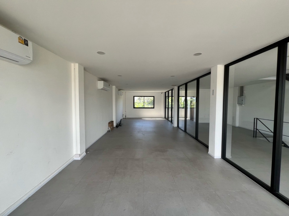 For RentHome OfficeOnnut, Udomsuk : Rental home office, single building, 3.5 floors, Udomsuk - Bang Na, Bangkok | 2 parking spaces | Rental business and register a broken company
