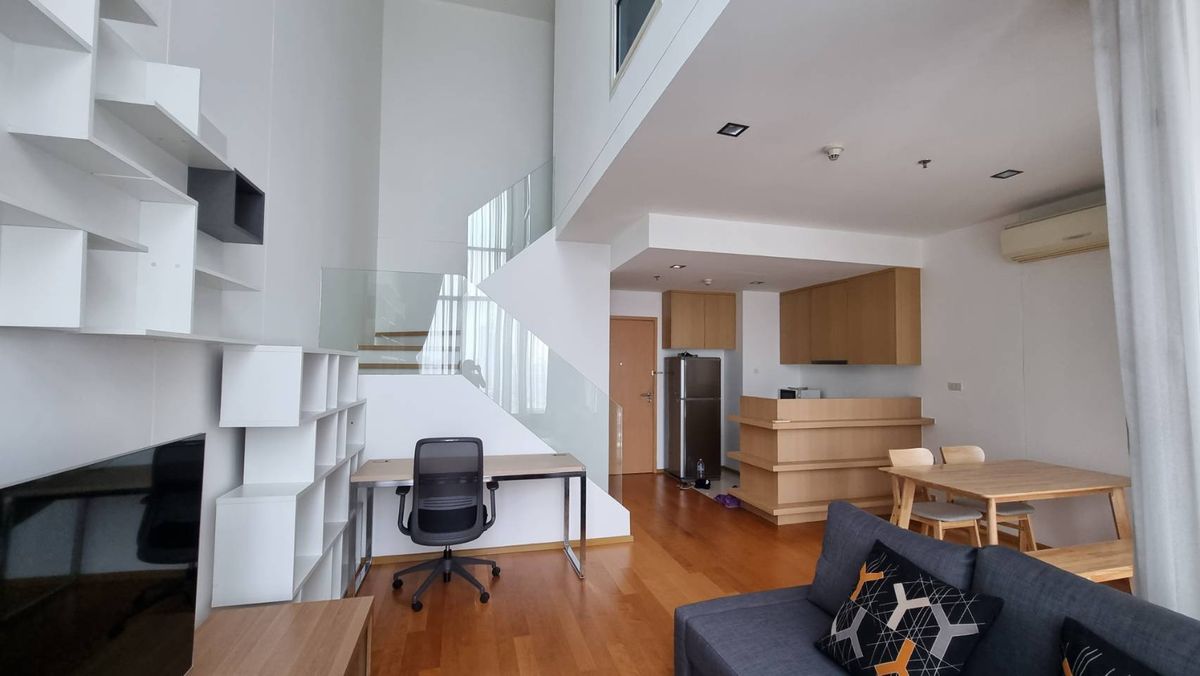 For RentCondoRatchathewi,Phayathai : The genuine Duplex room can be removed from the 2nd floor. Safe. There is a bottom bathroom. The top Feels Like Home. Dont miss it. Ready to stay in a beautiful room. Interested please contact 0876358339.