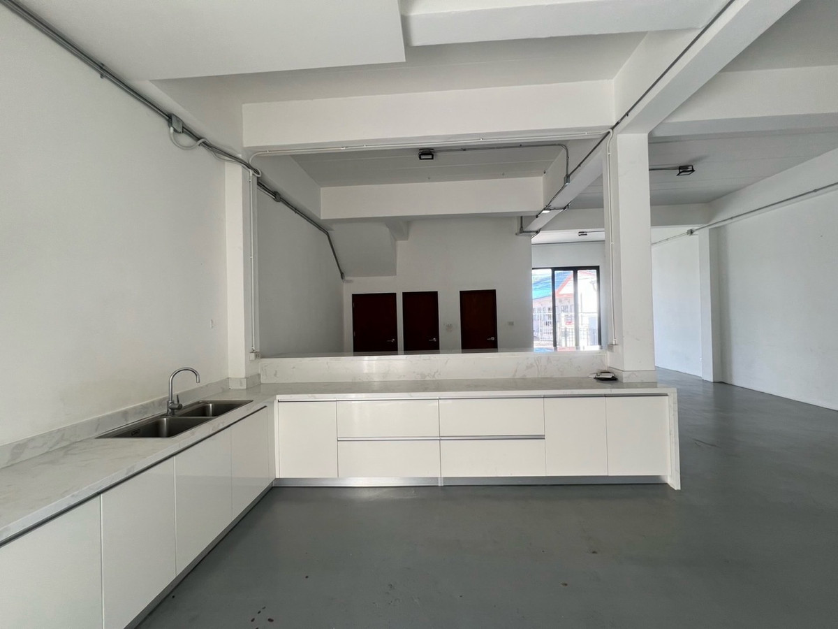 For RentHome OfficeOnnut, Udomsuk : Rental home office, single building, 3.5 floors, Udomsuk - Bang Na, Bangkok | 2 parking spaces | Rental business and register a broken company