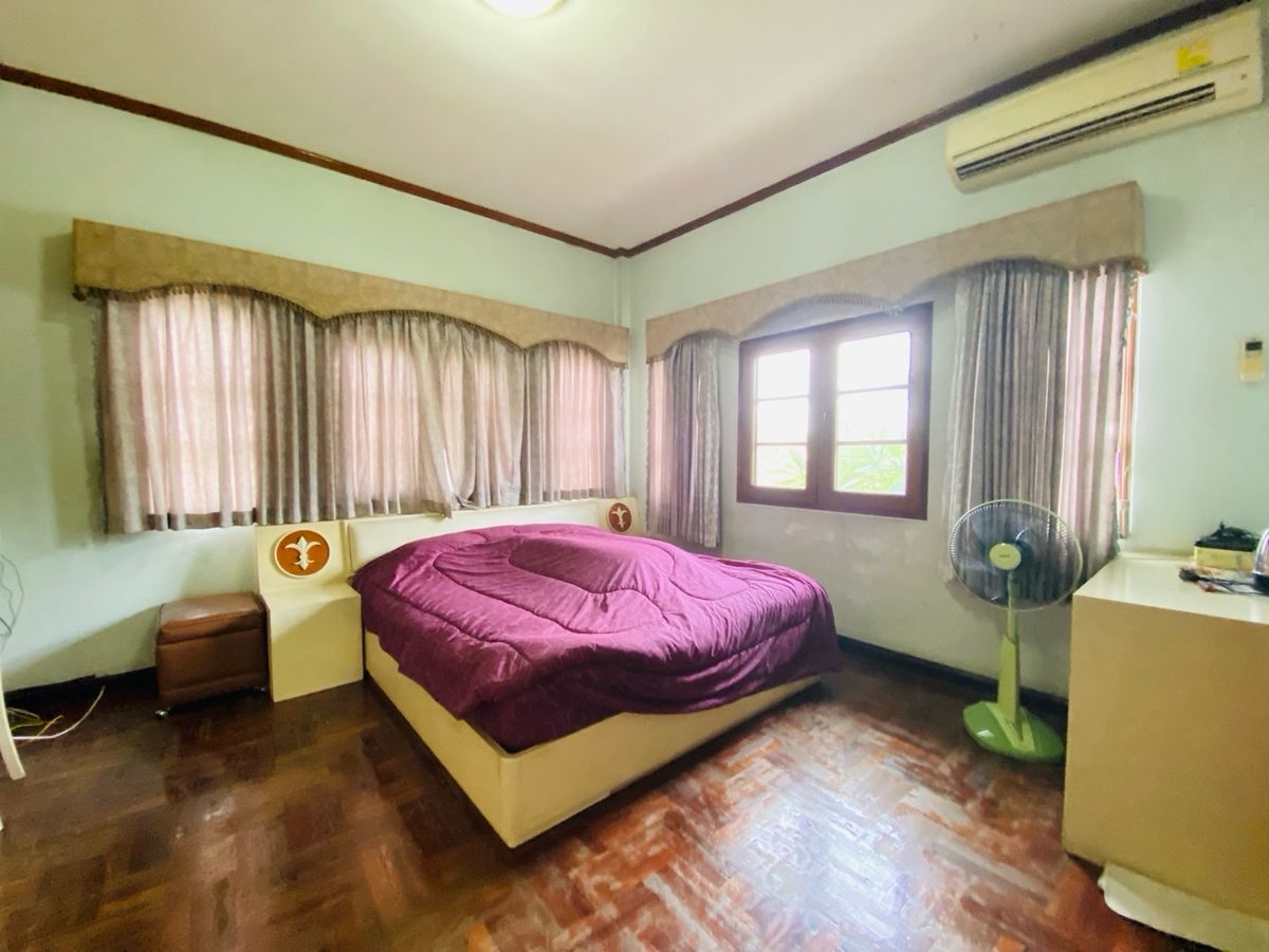 For SaleHouseOnnut, Udomsuk : Selling for only 28.9 million baht, large detached house for sale, 2 alleys intersecting each other. Wachiratham Sathit 44 – Sukhumvit 101/1 Phra Khanong, Bangkok, city center location, near BTS, near BITEC Bangna, True Digital Park and expressway entranc