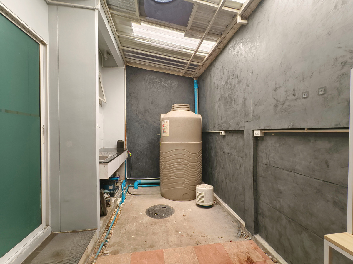 For SaleTownhomeLadkrabang, Suwannaphum Airport : Townhome for sale The Metro Rama 9 18.8 sq.w. 3.7 million baht, not noisy, railway, 3rd floor, 3 bedrooms, 3 bathrooms, 5 minutes to expressway and electric train. Owner selling himself