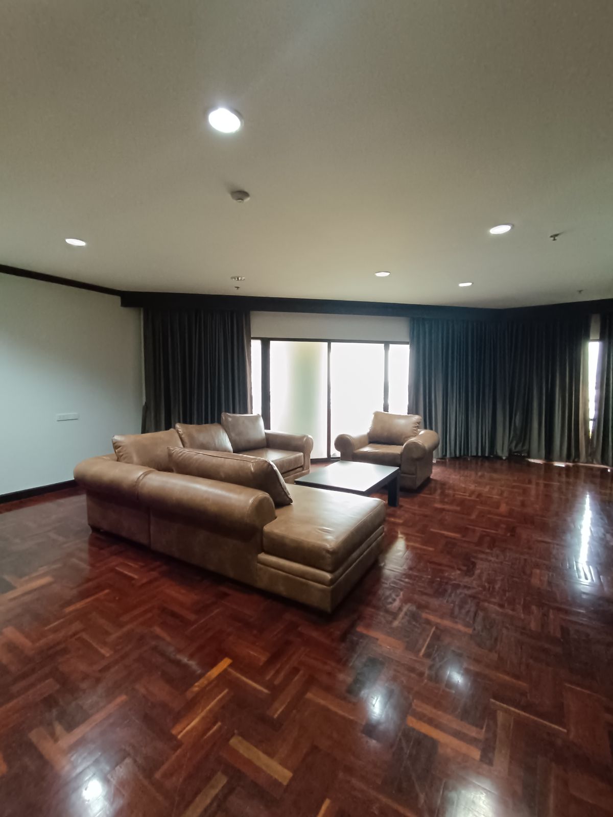 ให้เช่าคอนโดบางนา แบริ่ง ลาซาล : ให้เช่า East Tower Bangna 2 ห้องนอน ห้องใหญ่ ติดห้าง Central บางนา พร้อมอยู่
