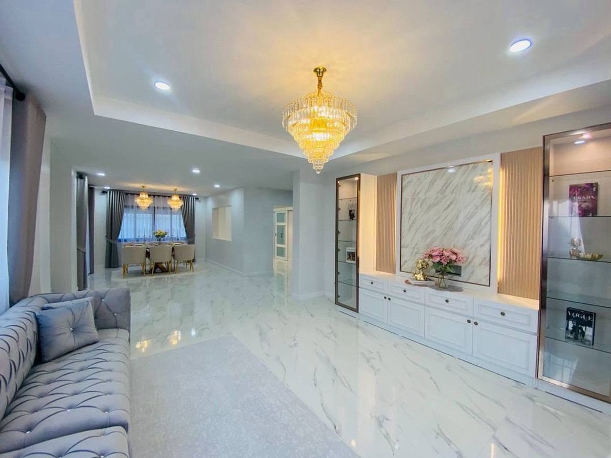 ขายบ้านเสรีไทย-นิด้า : อารีนา การ์เด้นท์ ขาย บ้านสวย ใหม่กริบ โลเกชั่น เสรีไทย-สวนสยาม 