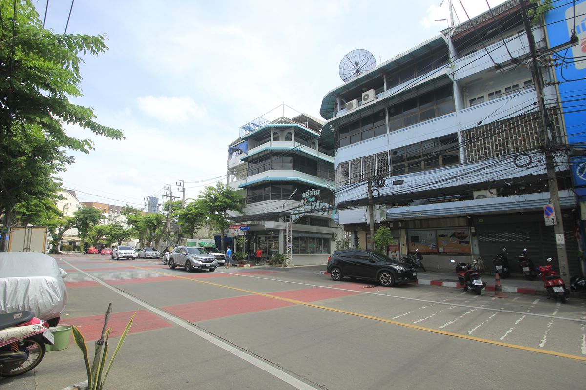 ขายอาคารพาณิชย์สาทร นราธิวาส : อาคารพาณิชย์แฉล้มนิมิตร เจริญกรุง พระราม3 ริมถนน2ห้องคู่ ห้องมุมปากซอยสุดประเสริฐ1 หน้าหมู่บ้านศรีรัชดา ใกล้ทางด่วน สาทร สีลม อยู่อาศัย ค้าขาย ทำสำนักงานได้  