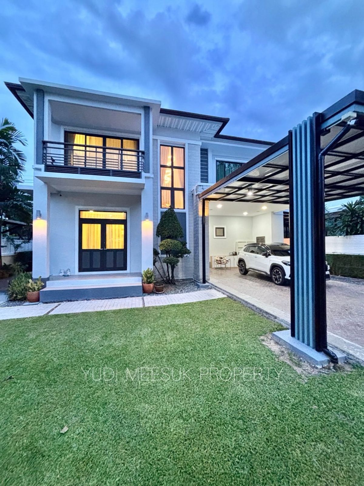 For RentHouseLadkrabang, Suwannaphum Airport : Luxury house for rent near the mall near the airport