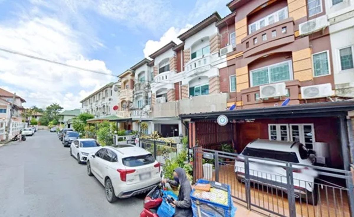 ให้เช่าอาคารพาณิชย์เกษตร นวมินทร์ ลาดปลาเค้า : ซ.นวลจันทร์ 27-33 MRT วัชรพล 1.6กม.ให้เช่าทาวน์เฮ้าส์ 3 ชั้น 21 ตร.วา.252 ตร.ม. เดอะวอล์ค เกษตร-นวมินทร์ 1.1 กม. 4นอน 3น้ำ