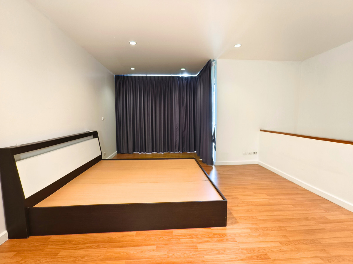 For SaleTownhomeLadkrabang, Suwannaphum Airport : Townhome for sale The Metro Rama 9 18.8 sq.w. 3.7 million baht, not noisy, railway, 3rd floor, 3 bedrooms, 3 bathrooms, 5 minutes to expressway and electric train. Owner selling himself