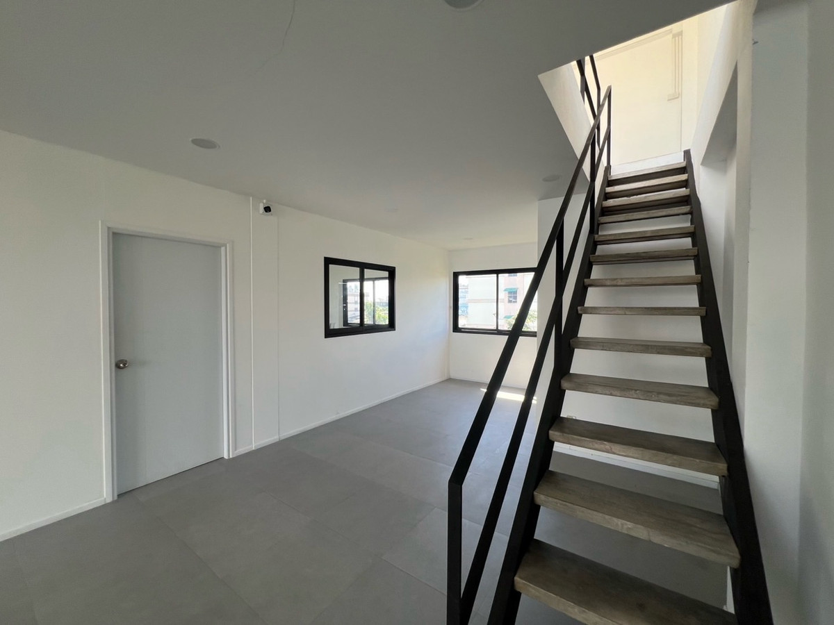 For RentHome OfficeOnnut, Udomsuk : Rental home office, single building, 3.5 floors, Udomsuk - Bang Na, Bangkok | 2 parking spaces | Rental business and register a broken company