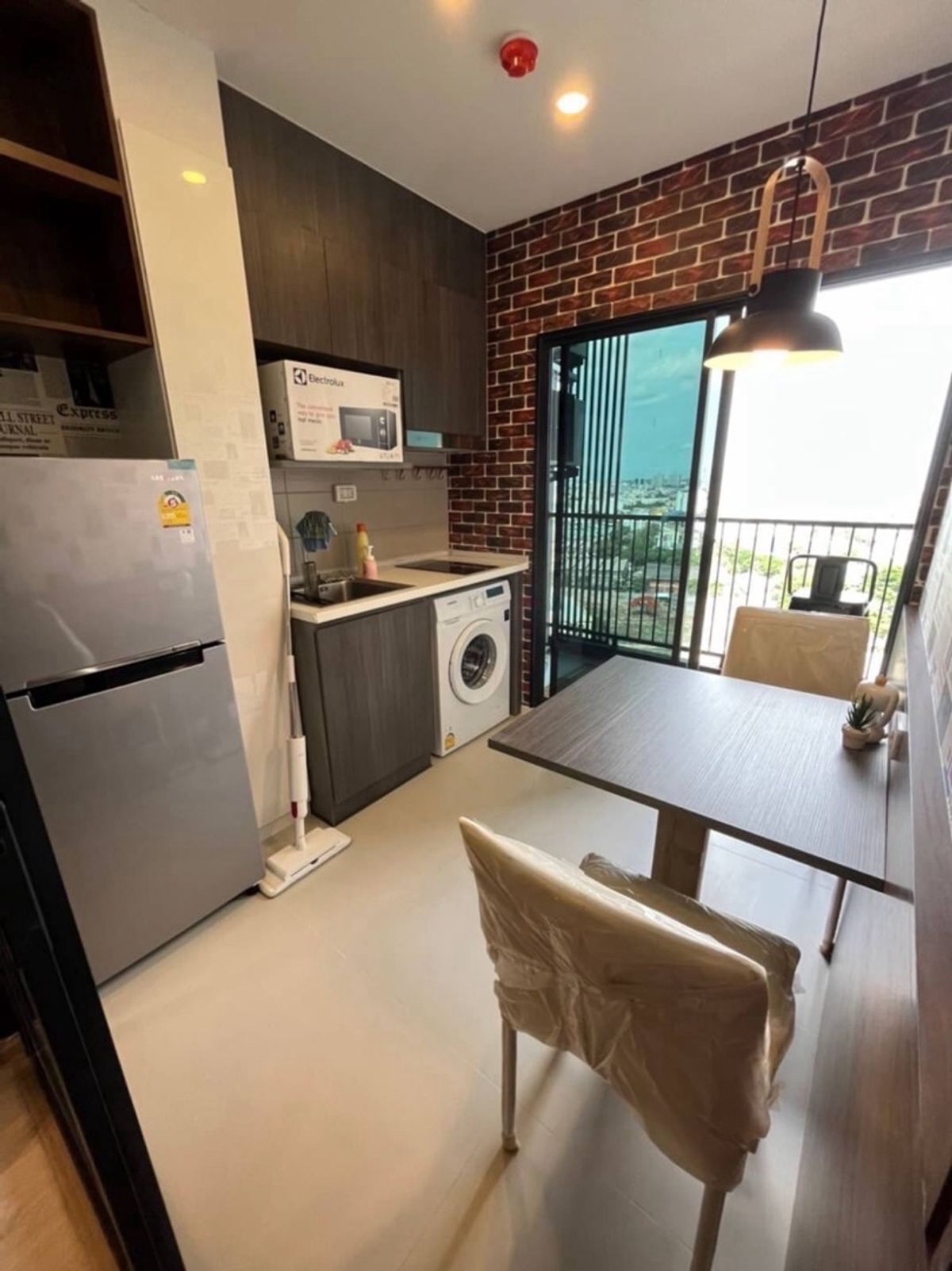 ให้เช่าคอนโดอ่อนนุช อุดมสุข : Elio Delnest Size 30 Sqm 
ปล่อยเช่า ห้องพร้อมเข้าอยู่ 
ราคา 15,000  โทร 0614162636