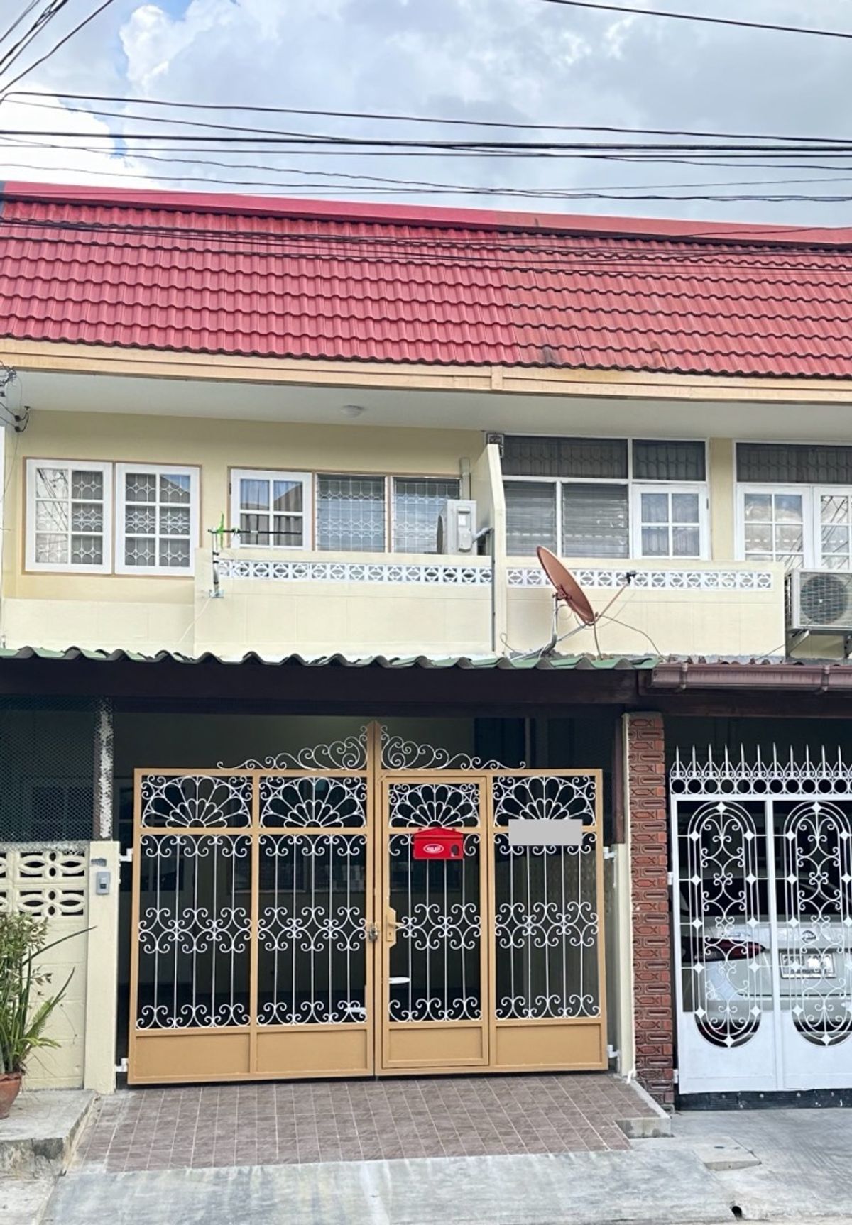 For RentTownhomeRamkhamhaeng, Hua Mak : 2 -storey townhouse for rent near MRT Lam Sali Yellow Station near Dae Mall Bangkapi, Ramkhamhaeng Road