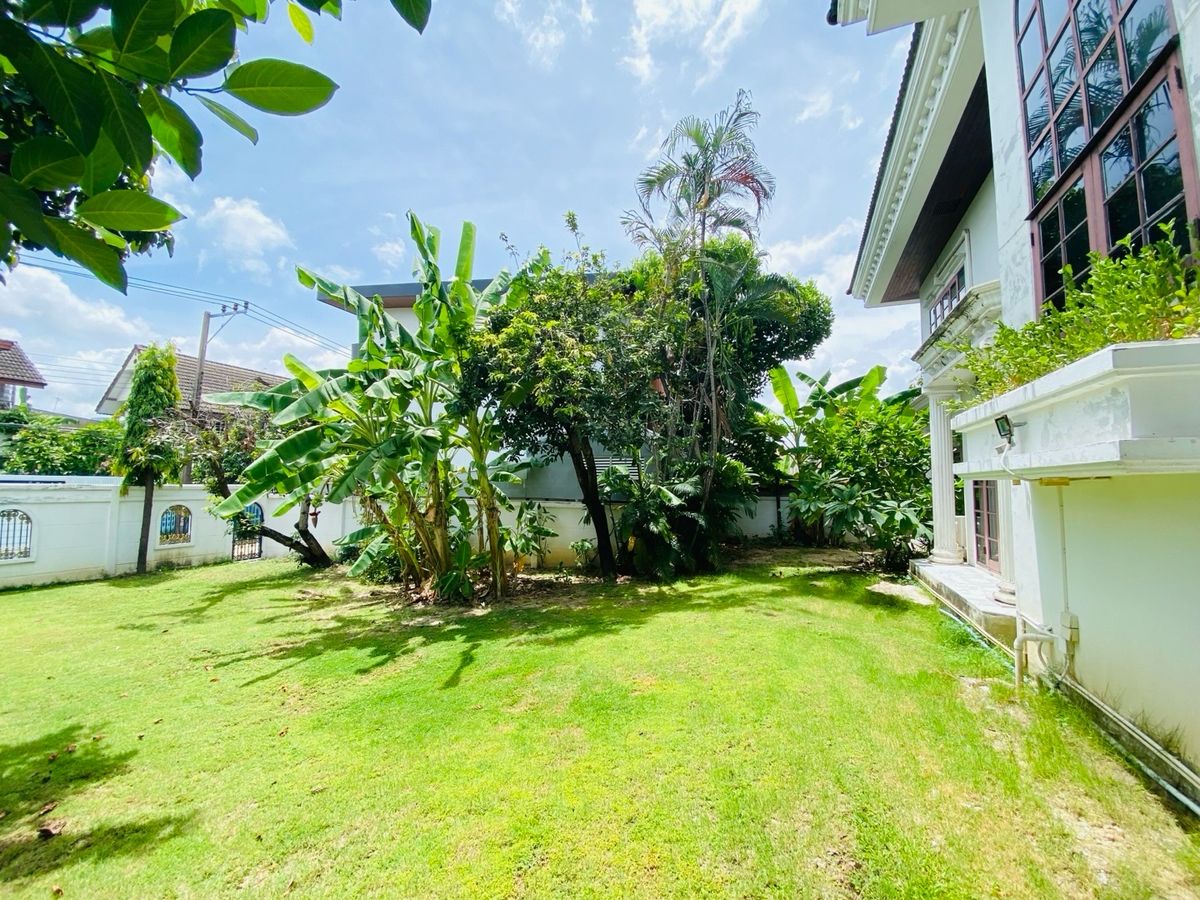 For SaleHouseOnnut, Udomsuk : Selling for only 28.9 million baht, large detached house for sale, 2 alleys intersecting each other. Wachiratham Sathit 44 – Sukhumvit 101/1 Phra Khanong, Bangkok, city center location, near BTS, near BITEC Bangna, True Digital Park and expressway entranc