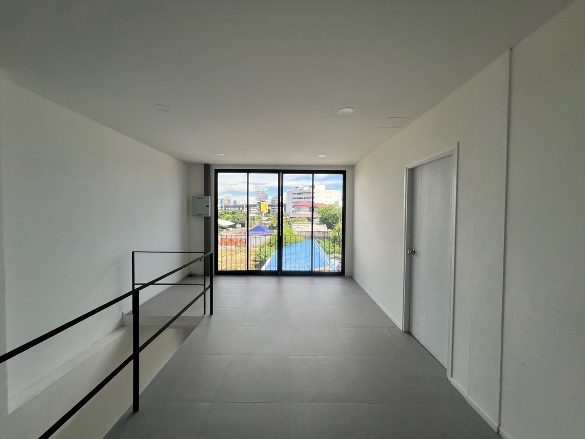 For RentHome OfficeOnnut, Udomsuk : Rental home office, single building, 3.5 floors, Udomsuk - Bang Na, Bangkok | 2 parking spaces | Rental business and register a broken company