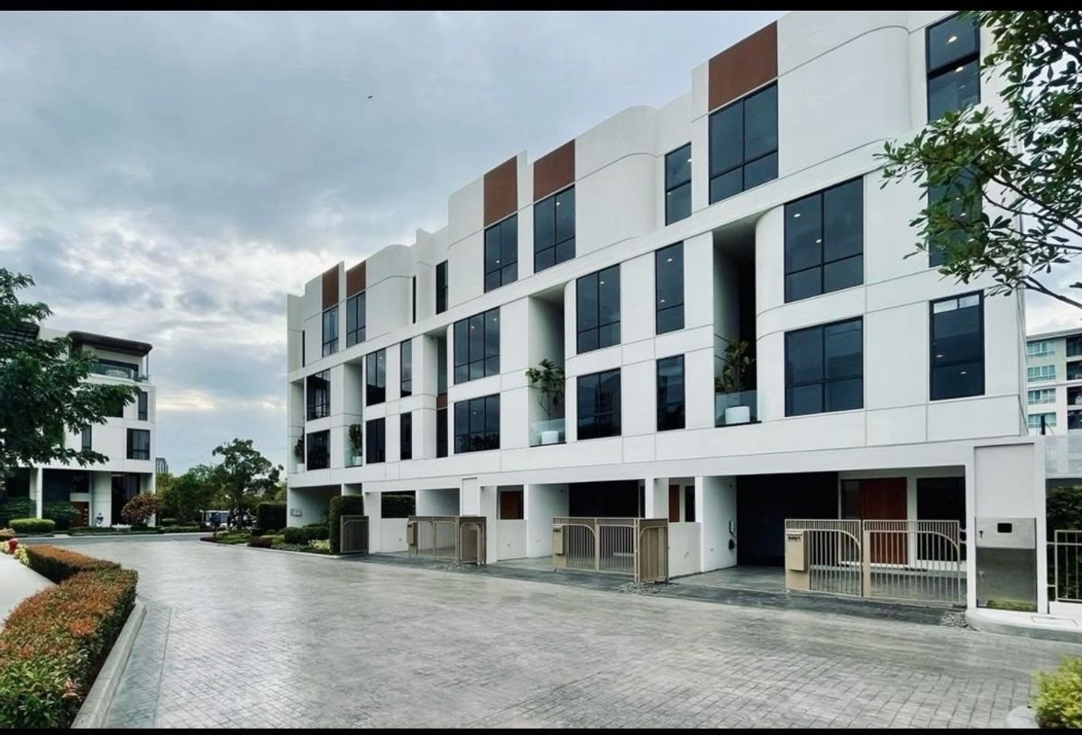 ให้เช่าทาวน์โฮมพระราม 3 สาธุประดิษฐ์ : Ⓜ️house For rent Demi Sathu 49📍บ้าน Type DEMI 6 ขนาดที่ดินประมาณ 24 ตรว.
💰Renting Price: 150,000 Baht
💰Selling Price: 25.5M 
