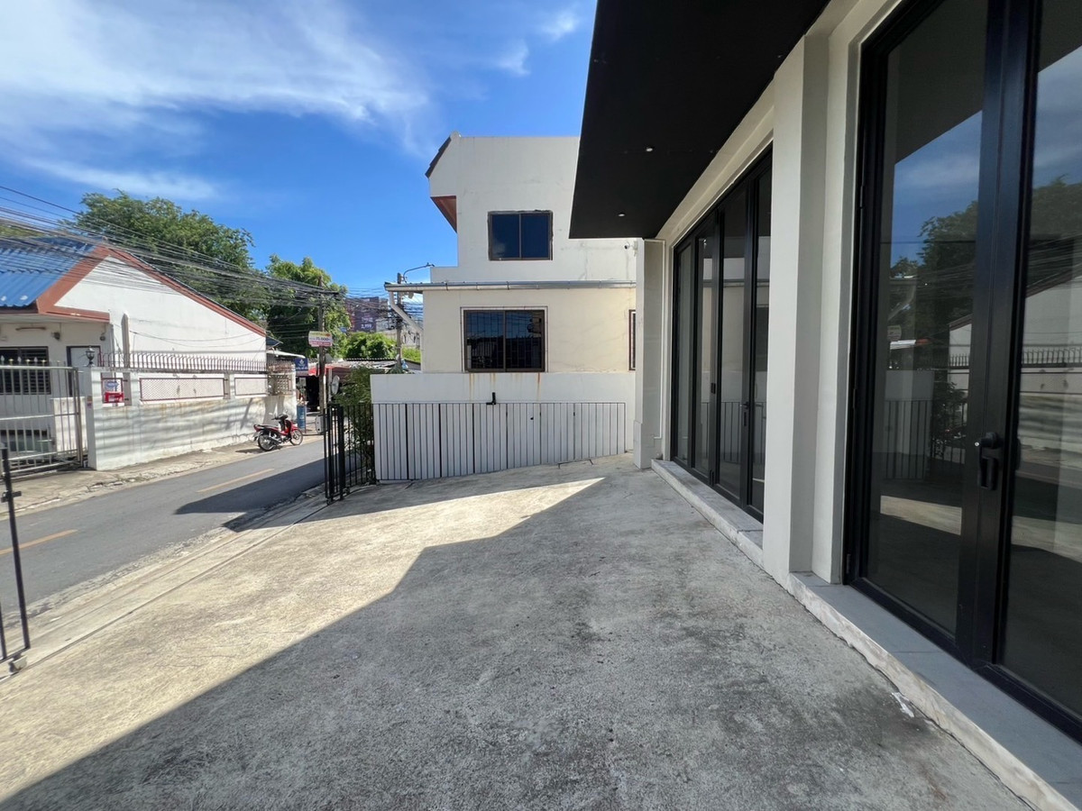 For RentHome OfficeOnnut, Udomsuk : Rental home office, single building, 3.5 floors, Udomsuk - Bang Na, Bangkok | 2 parking spaces | Rental business and register a broken company