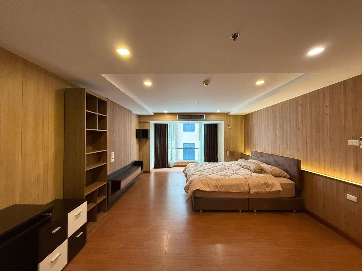 For RentCondoNana, North Nana,Sukhumvit13, Soi Nana : For RENT TRENDY 1 BED BID BID Special Deal 💫⭐️🌈