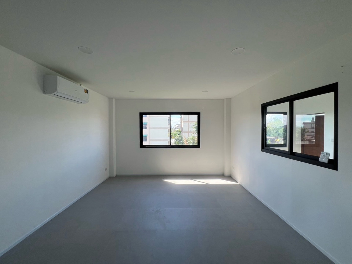 For RentHome OfficeOnnut, Udomsuk : Rental home office, single building, 3.5 floors, Udomsuk - Bang Na, Bangkok | 2 parking spaces | Rental business and register a broken company