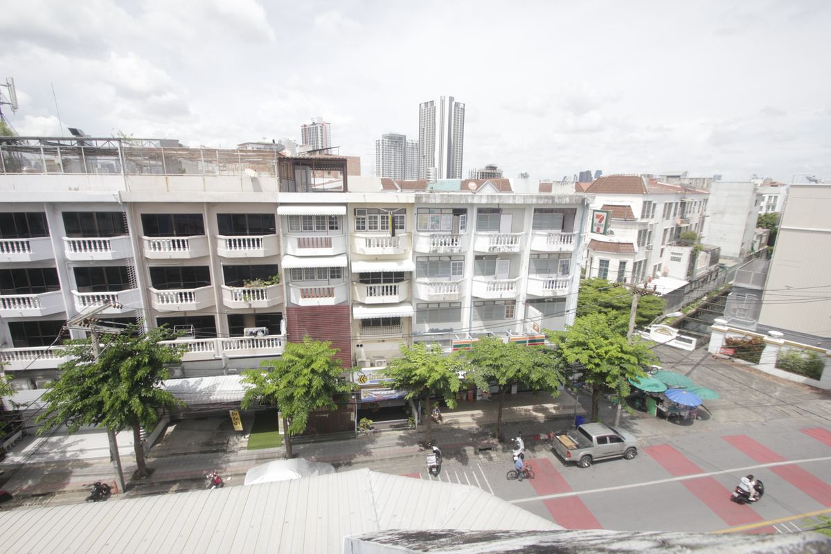 ขายอาคารพาณิชย์สาทร นราธิวาส : อาคารพาณิชย์แฉล้มนิมิตร เจริญกรุง พระราม3 ริมถนน2ห้องคู่ ห้องมุมปากซอยสุดประเสริฐ1 หน้าหมู่บ้านศรีรัชดา ใกล้ทางด่วน สาทร สีลม อยู่อาศัย ค้าขาย ทำสำนักงานได้  