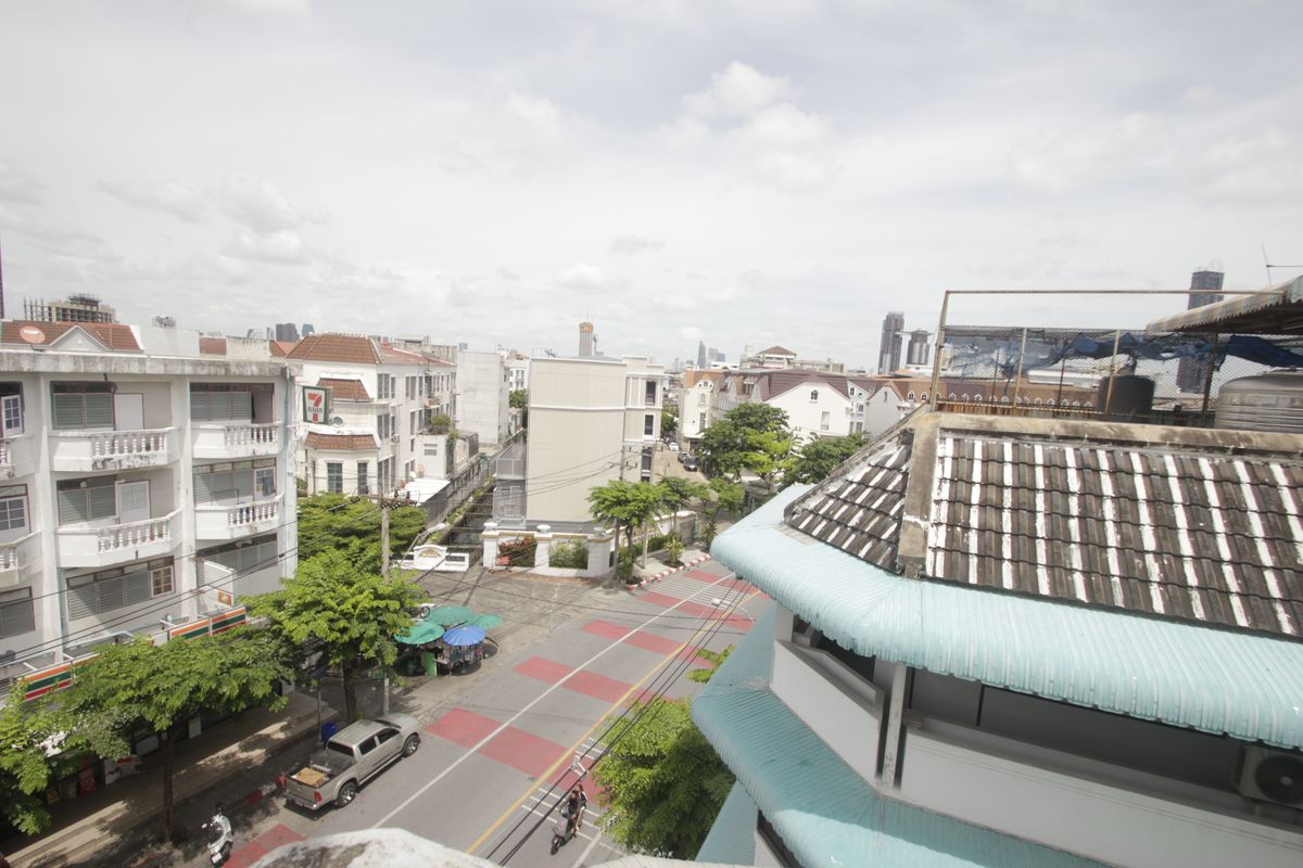 ขายอาคารพาณิชย์สาทร นราธิวาส : อาคารพาณิชย์แฉล้มนิมิตร เจริญกรุง พระราม3 ริมถนน2ห้องคู่ ห้องมุมปากซอยสุดประเสริฐ1 หน้าหมู่บ้านศรีรัชดา ใกล้ทางด่วน สาทร สีลม อยู่อาศัย ค้าขาย ทำสำนักงานได้  