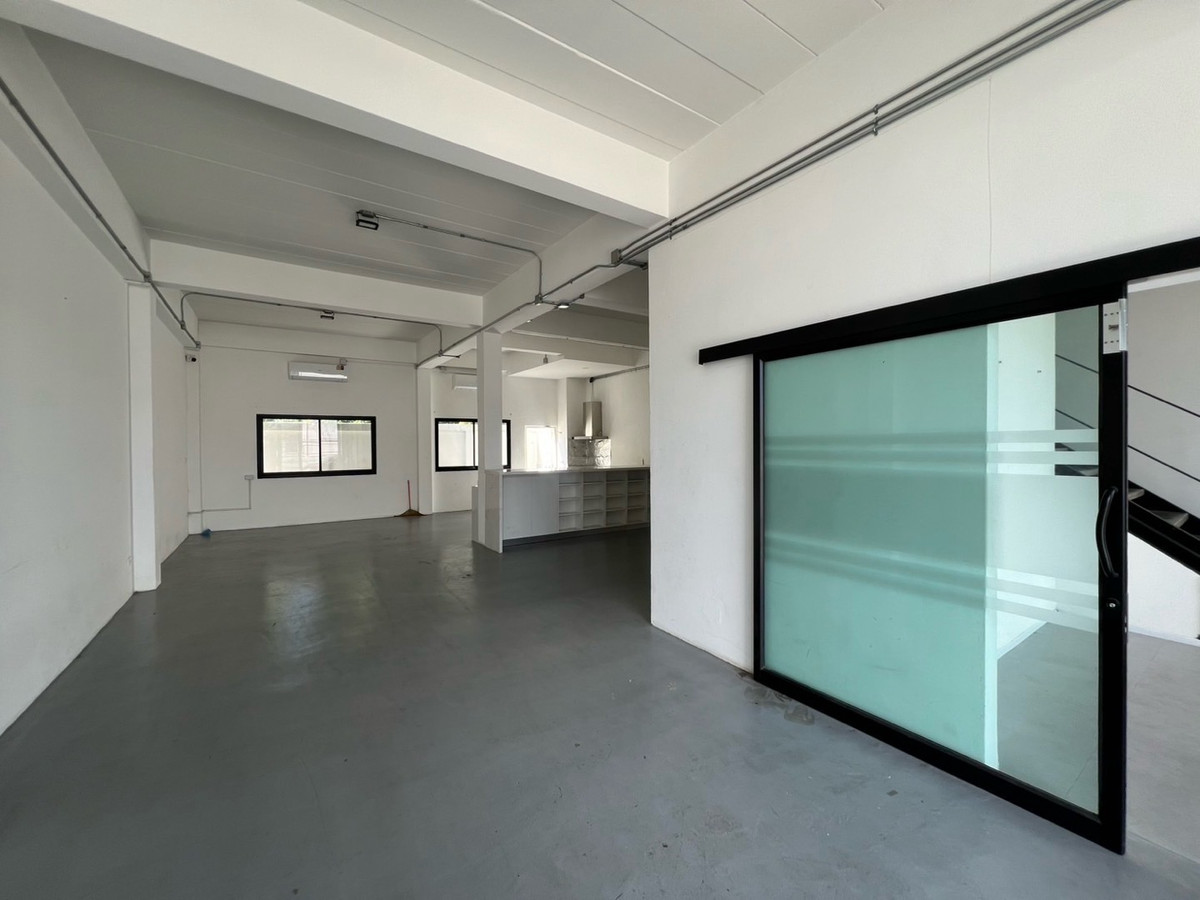 For RentHome OfficeOnnut, Udomsuk : Rental home office, single building, 3.5 floors, Udomsuk - Bang Na, Bangkok | 2 parking spaces | Rental business and register a broken company