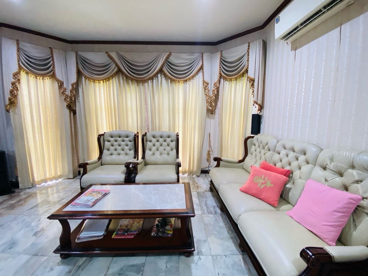 For SaleHouseOnnut, Udomsuk : Selling for only 28.9 million baht, large detached house for sale, 2 alleys intersecting each other. Wachiratham Sathit 44 – Sukhumvit 101/1 Phra Khanong, Bangkok, city center location, near BTS, near BITEC Bangna, True Digital Park and expressway entranc