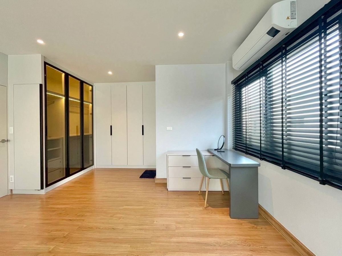 For RentHouseBangna, Bearing, Lasalle : P-2772 Urgent rent! Centro Bangna, beautiful house, ready to live in a good location near Mega Bangna