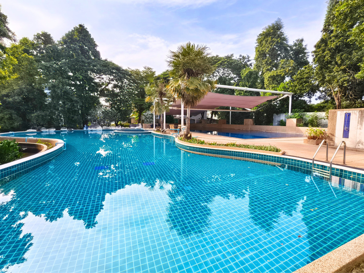 For SaleTownhomeLadkrabang, Suwannaphum Airport : Townhome for sale The Metro Rama 9 18.8 sq.w. 3.7 million baht, not noisy, railway, 3rd floor, 3 bedrooms, 3 bathrooms, 5 minutes to expressway and electric train. Owner selling himself