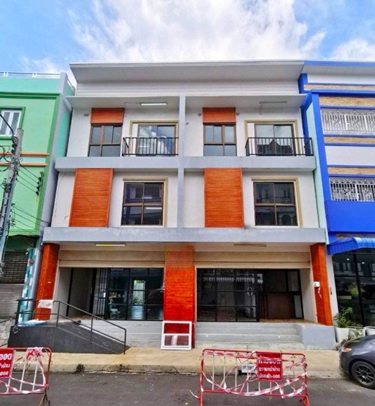 ให้เช่าอาคารพาณิชย์บางนา แบริ่ง ลาซาล : วิวแม่น้ำเจ้าพระยา ใจกลางตลาด 6 นอนBTS ปากน้ำ 998ม.ให้เช่าอาคารพาณิชย์ 2 คูหา 3 ชั้น 42ตร.วา.493 ตร.ม. 6 น้ำ ต่อรองได้ พร้อมที่จอดรถ ร