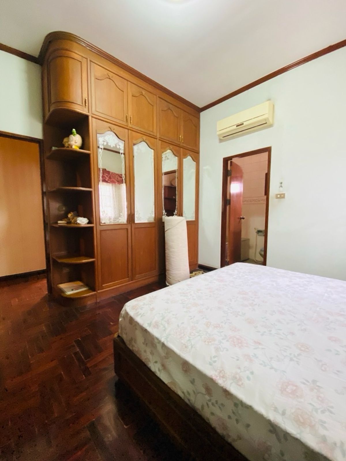 For SaleHouseOnnut, Udomsuk : Selling for only 28.9 million baht, large detached house for sale, 2 alleys intersecting each other. Wachiratham Sathit 44 – Sukhumvit 101/1 Phra Khanong, Bangkok, city center location, near BTS, near BITEC Bangna, True Digital Park and expressway entranc